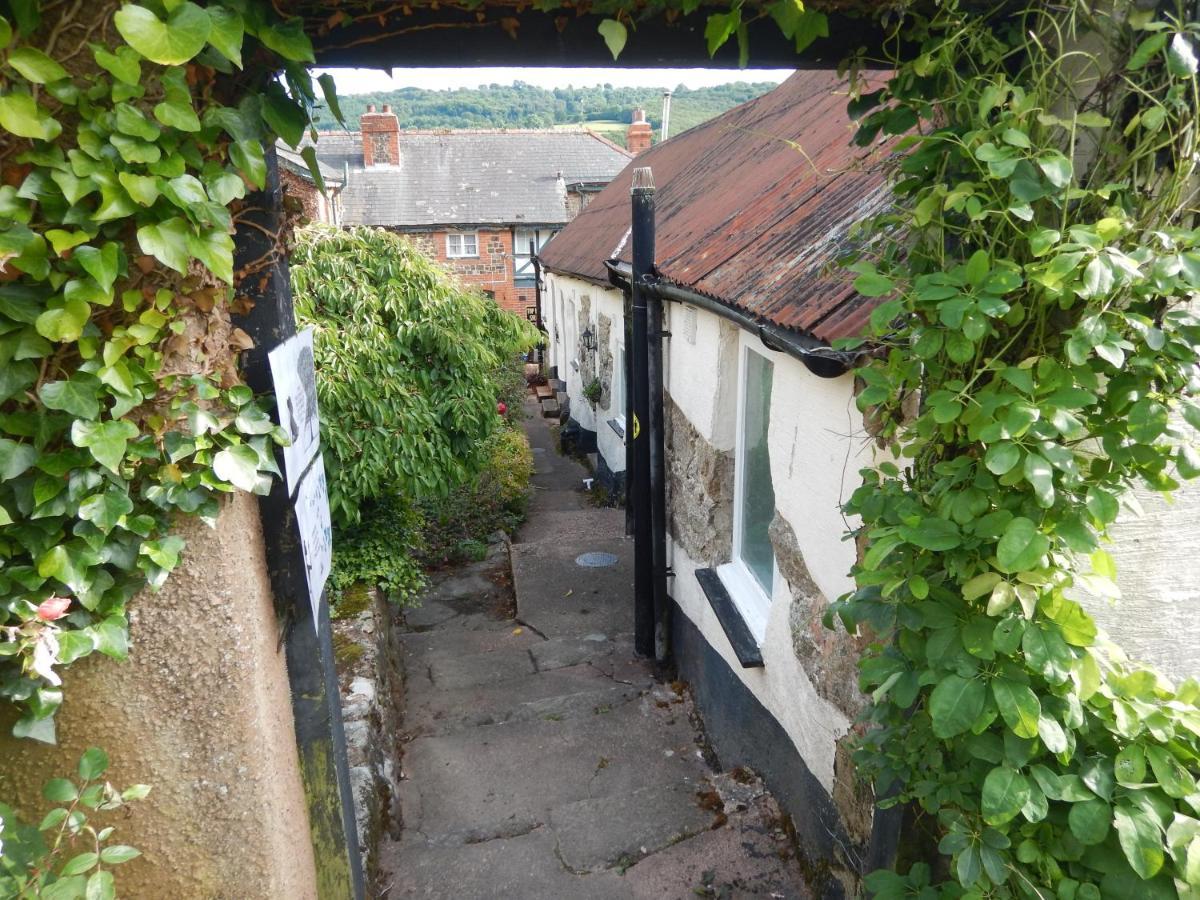 The Royal Oak Inn Dunsford 외부 사진